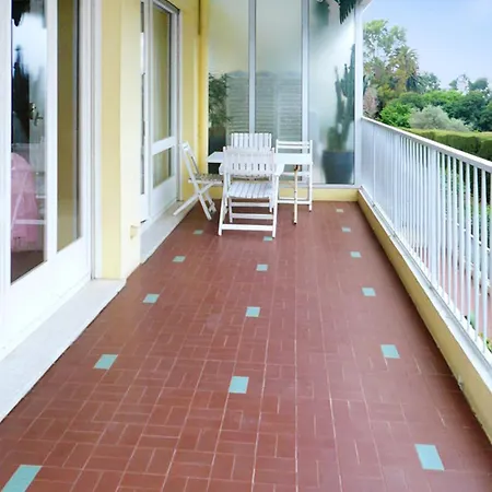 De 2 Chambres A Les Pins A 300 M De La Avec Vue Sur La Et Terrasse Amenagee * Juan-les-Pins