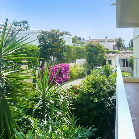 De 2 Chambres A Les Pins A 300 M De La Avec Vue Sur La Et Terrasse Amenagee * Juan-les-Pins